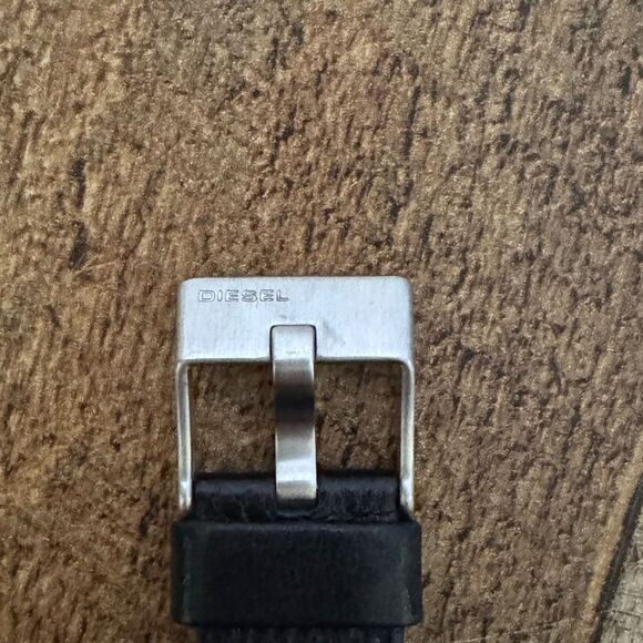 Diesel Tank 1020 Mens wrist quartz watch Needs Battery 
Black leather - Picture 5 of 12